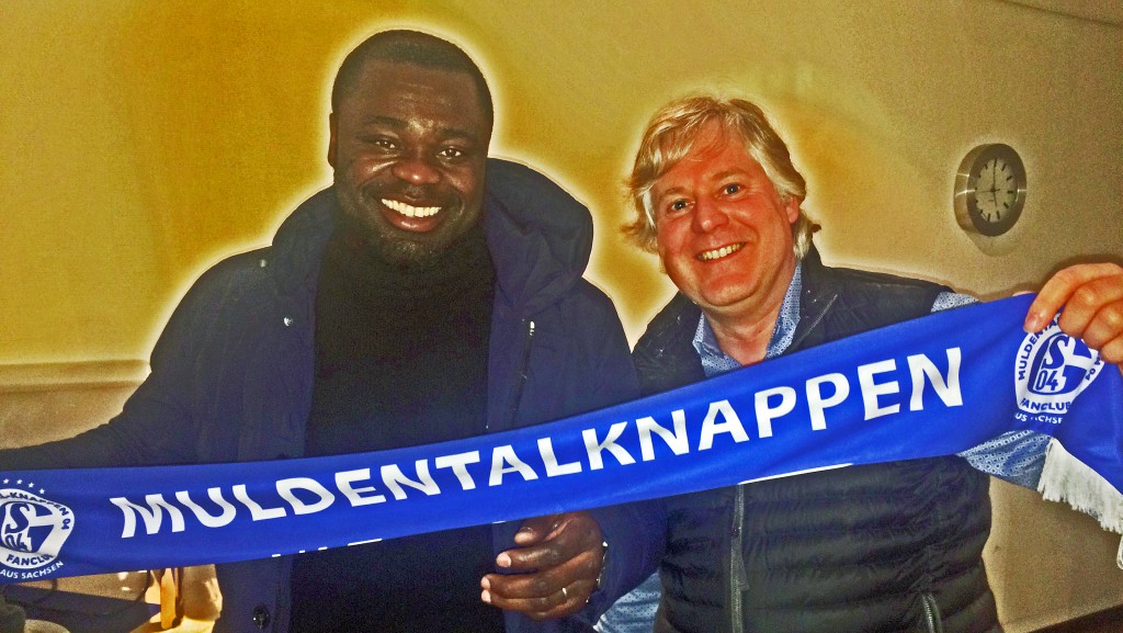 Schalke-Idol Gerald Asamoah trifft Muldentalknappen04